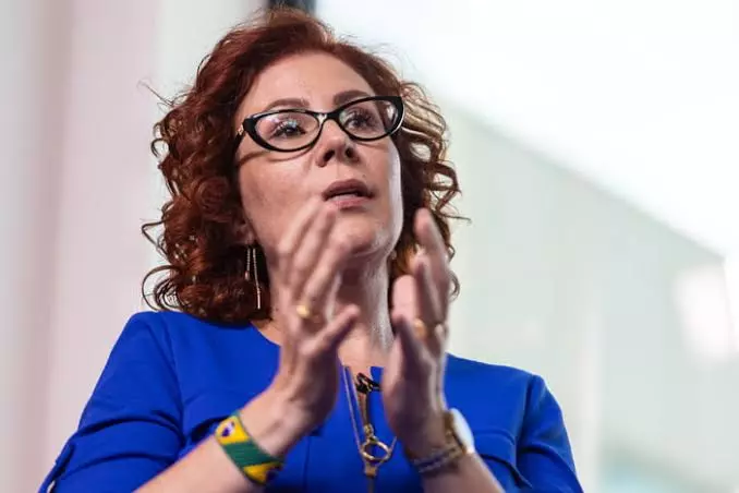 STF determina prisão de Carla Zambelli, bloqueio de bens e inclusão na lista da Interpol